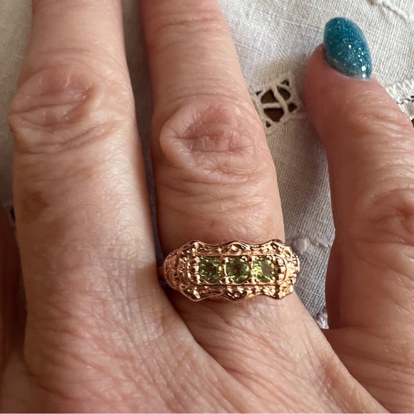 Peridot Ring - Picture 4 of 8